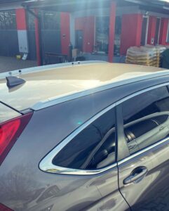 Honda CR-V po wymianie poszycia i lakierowaniu dachu