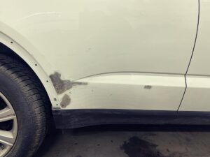 Naprawa blacharska drzwi Jaguar F-Pace metodą spotter